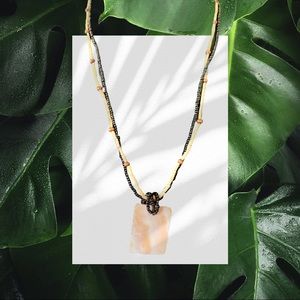 Shell pendant necklace
